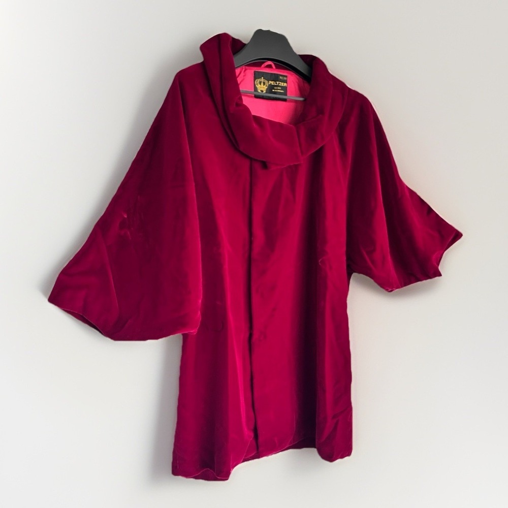 PELTZER Cranberry Red Rayon Velvet VTG 60s Opera Coat Big Collar Romantic Goth M